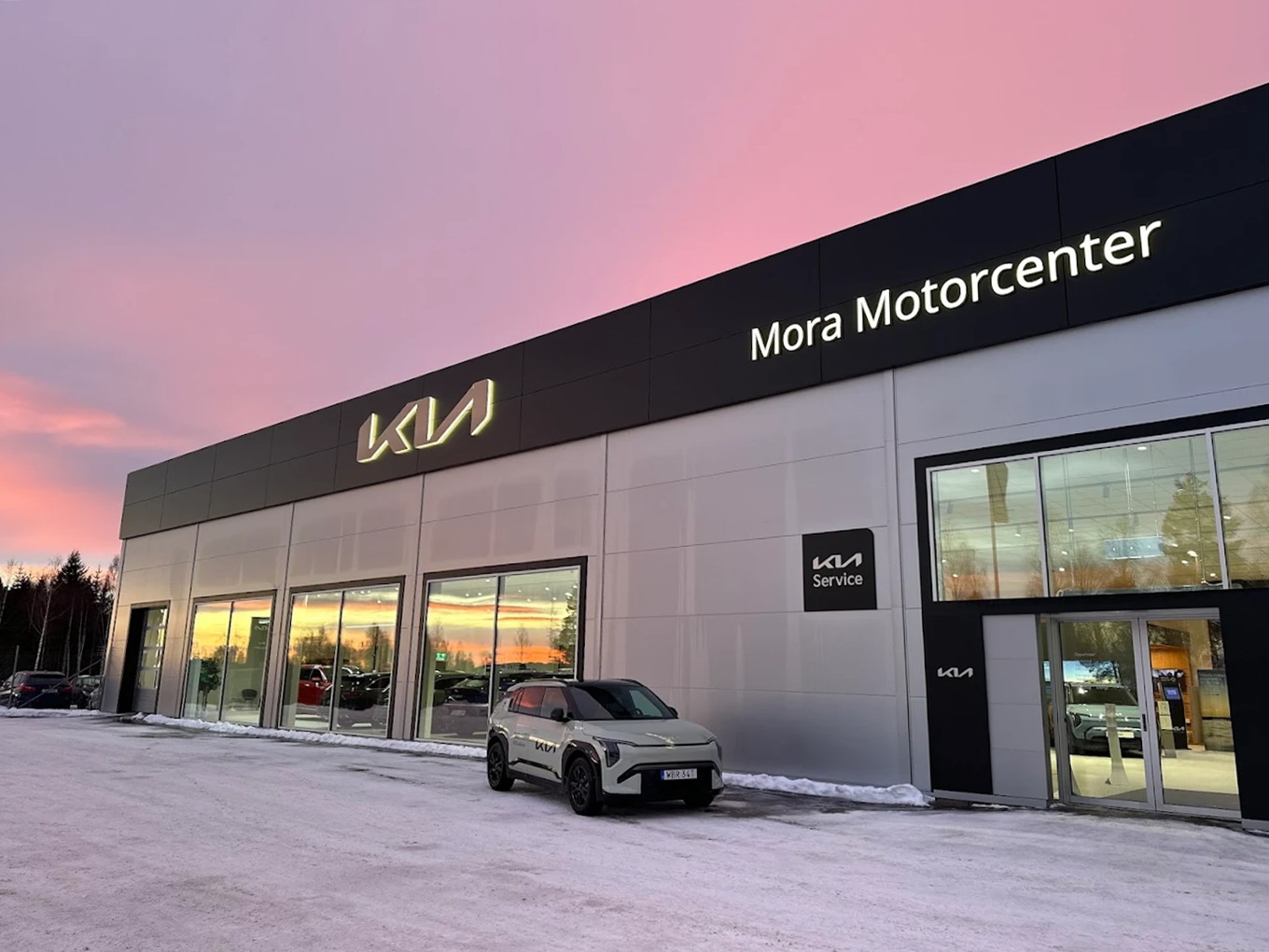 Mora Motorcenter Kia dealership exterior in winter.