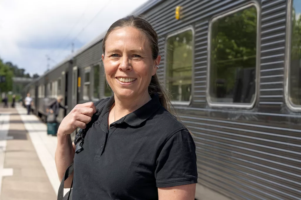 Train driver on a railway platform during a field test of JALAS SpOc work shoes.